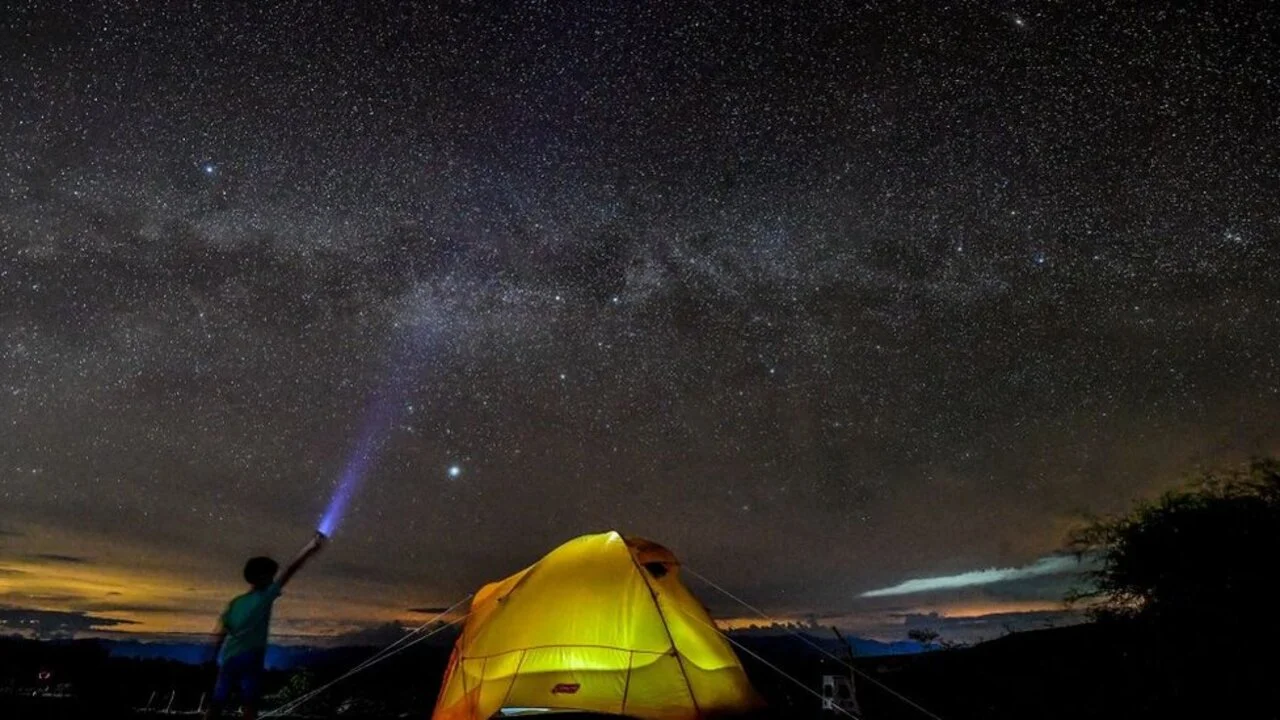 Explora los misterios del universo a través de este curso gratis en línea